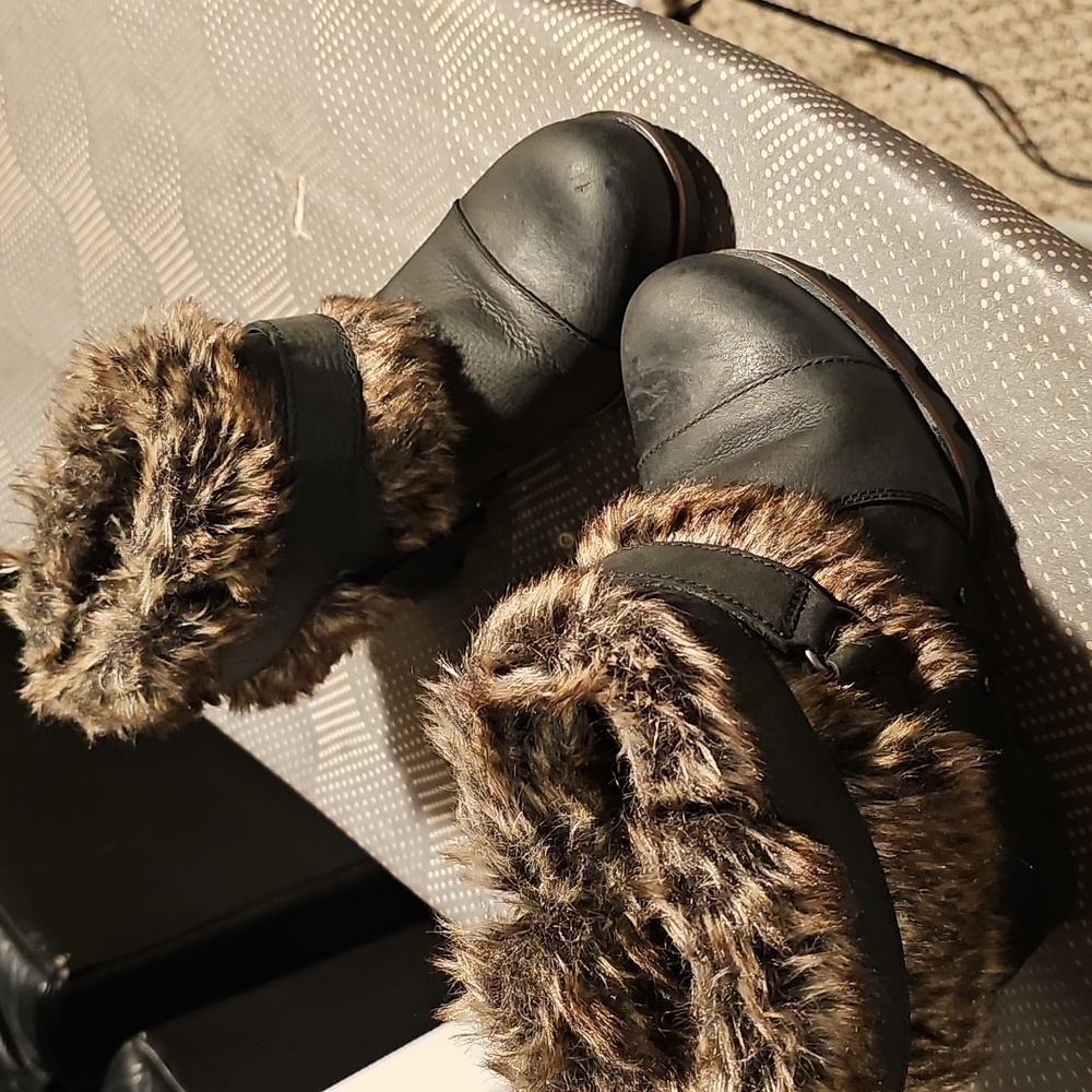 Sorel Joan of Arctic wedge ankle boots...very good....size 7..free shipg - Picture 3 of 8
